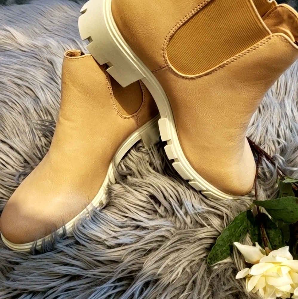 Journee Collection Womens Rorke Booties Block Heel- Khaki Size 8.5-